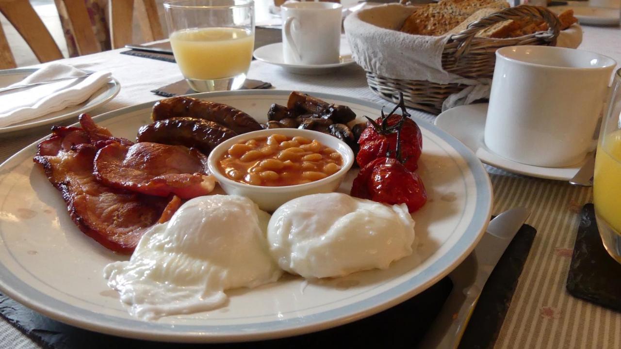 Higher Trenear Farm B&B Хелстън Екстериор снимка